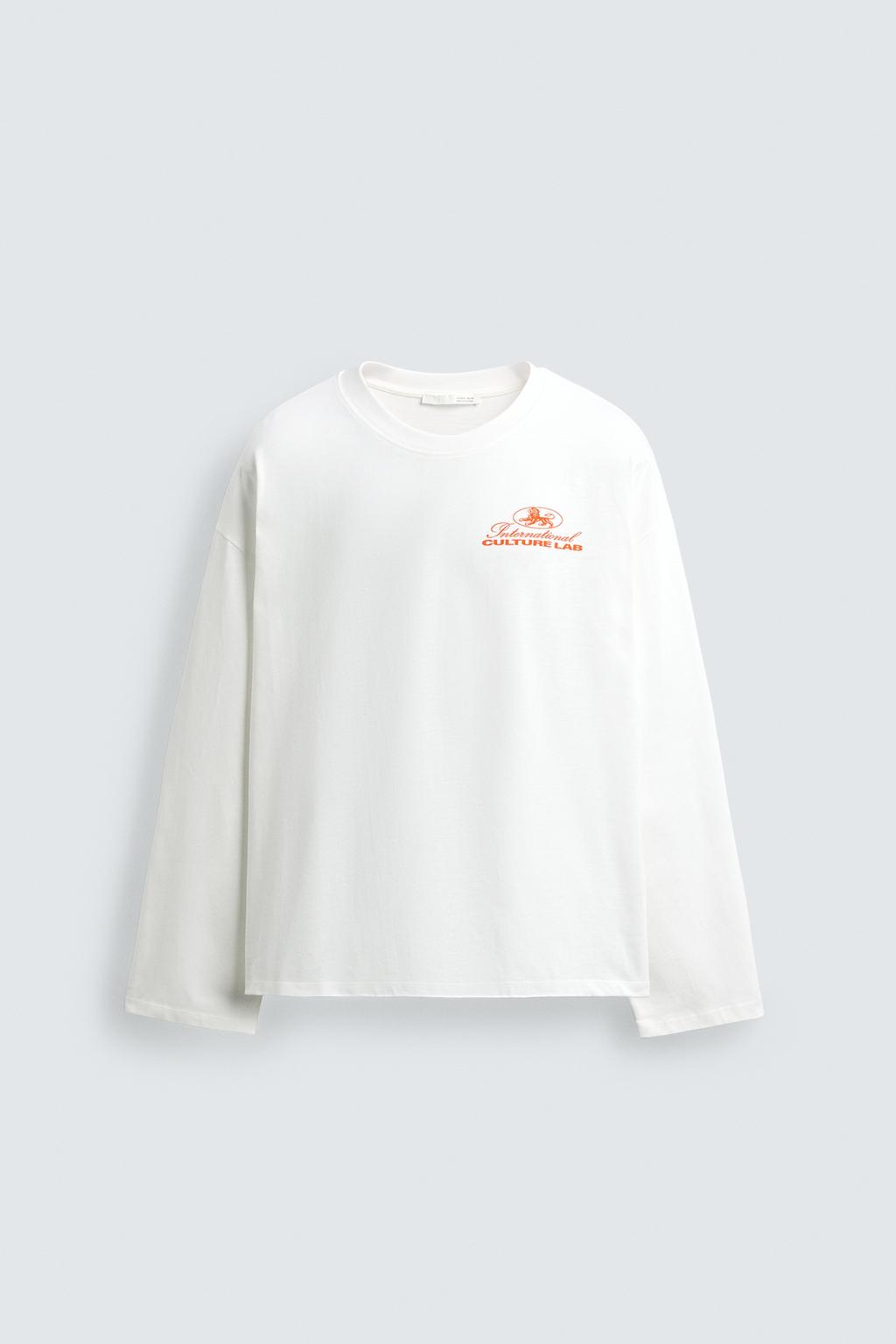 ФУТБОЛКА С КОНТРАСТНЫМИ НАДПИСЯМИ