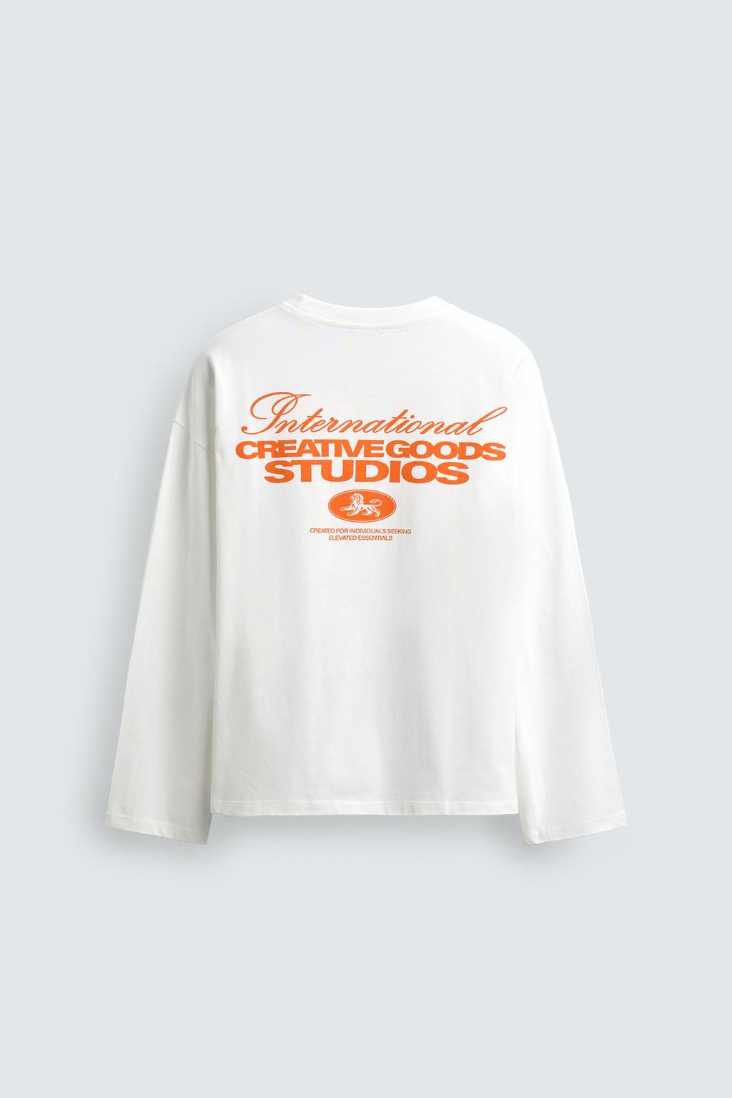 ФУТБОЛКА С КОНТРАСТНЫМИ НАДПИСЯМИ