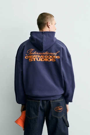 Худи с контрастными надписями- Заказать в России