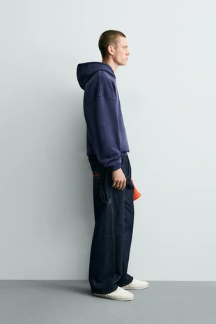 Худи с контрастными надписями- Заказать в России