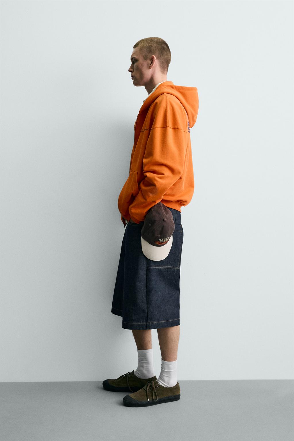 ТОЛСТОВКА НА МОЛНИИ С КОНТРАСТНЫМИ НАДПИСЯМИ