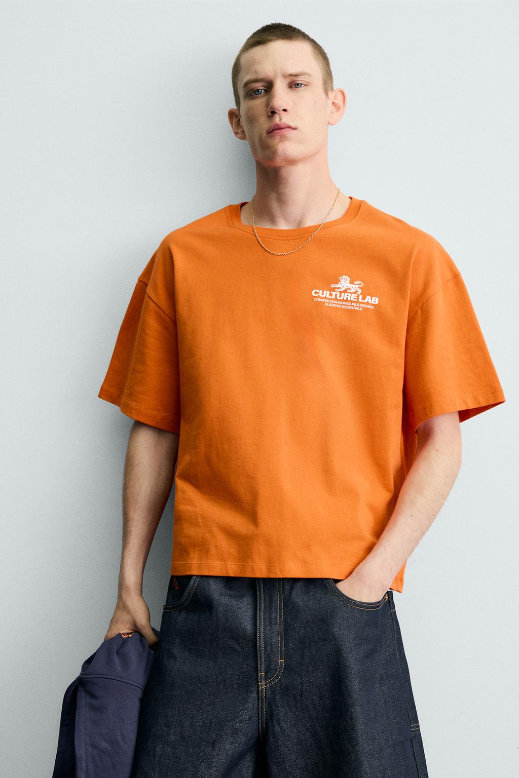 ФУТБОЛКА С КОНТРАСТНЫМ ПРИНТОМ