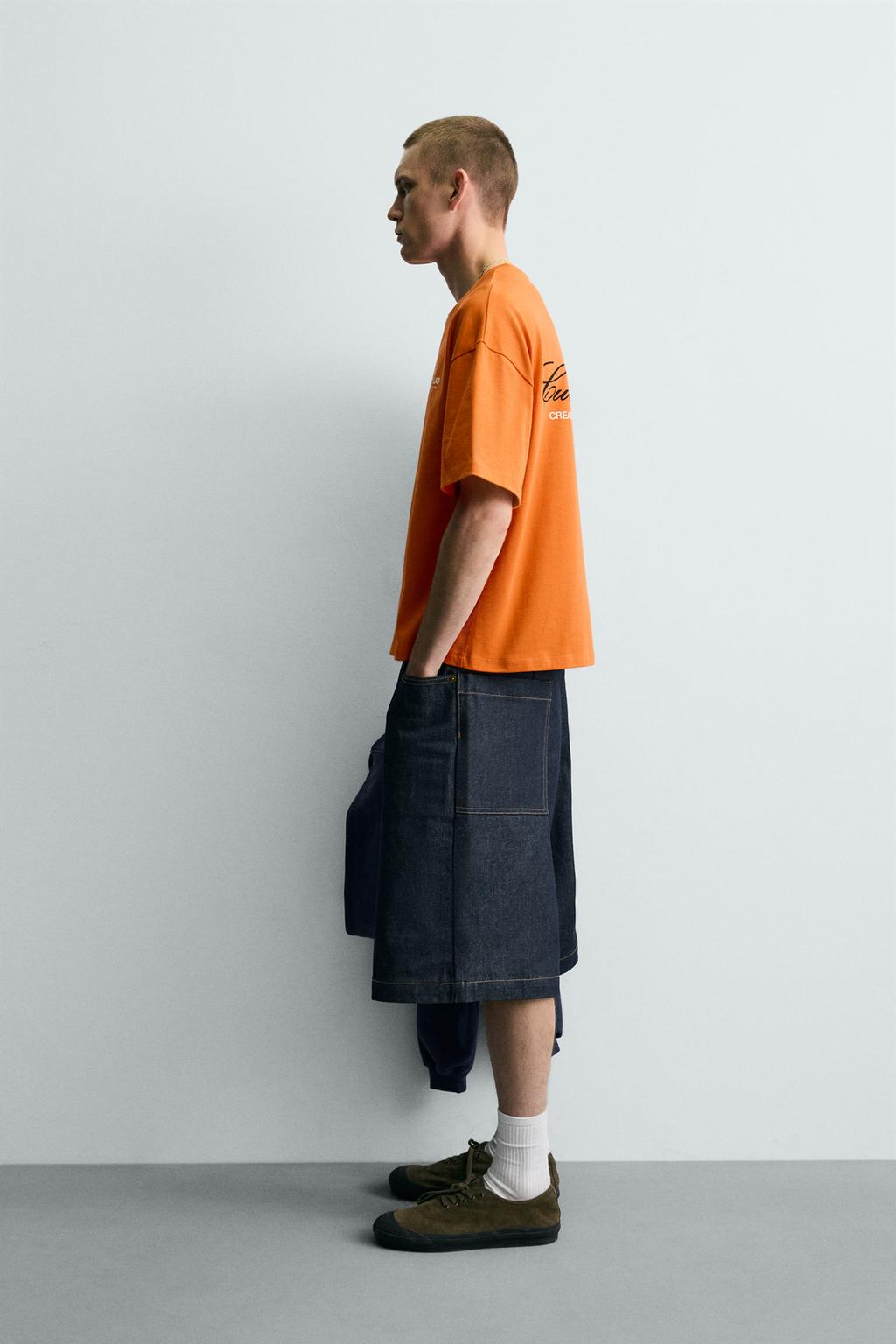 ФУТБОЛКА С КОНТРАСТНЫМ ПРИНТОМ