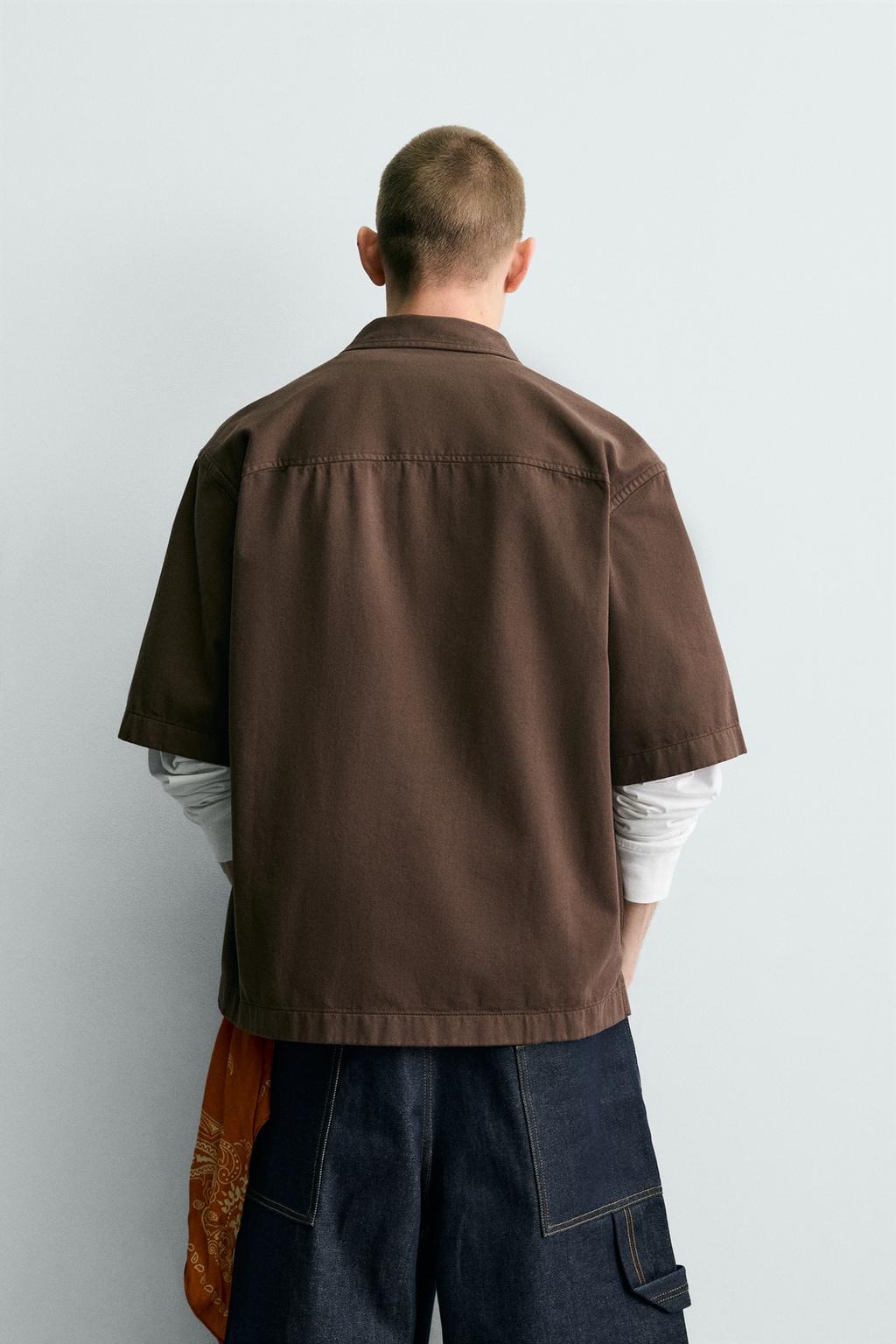 РУБАШКА С КОНТРАСТНЫМ ПРИНТОМ И ЭФФЕКТОМ ПОТЕРТОСТИ