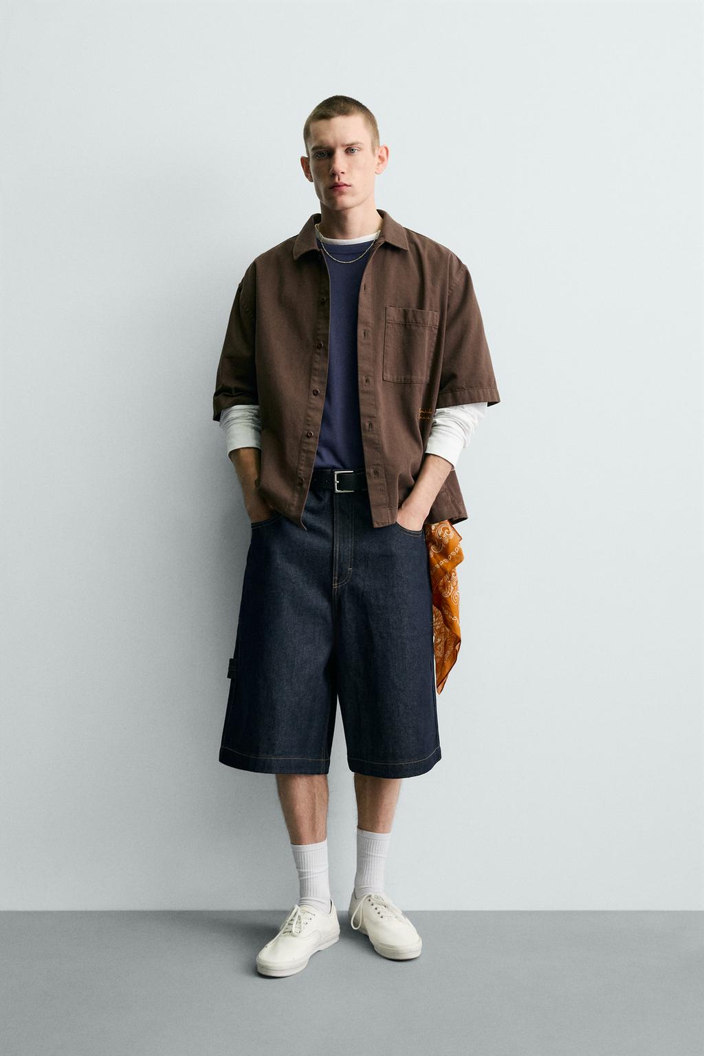 РУБАШКА С КОНТРАСТНЫМ ПРИНТОМ И ЭФФЕКТОМ ПОТЕРТОСТИ