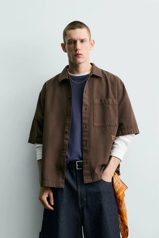 Рубашка с контрастным принтом и эффектом потертости- Заказать в России