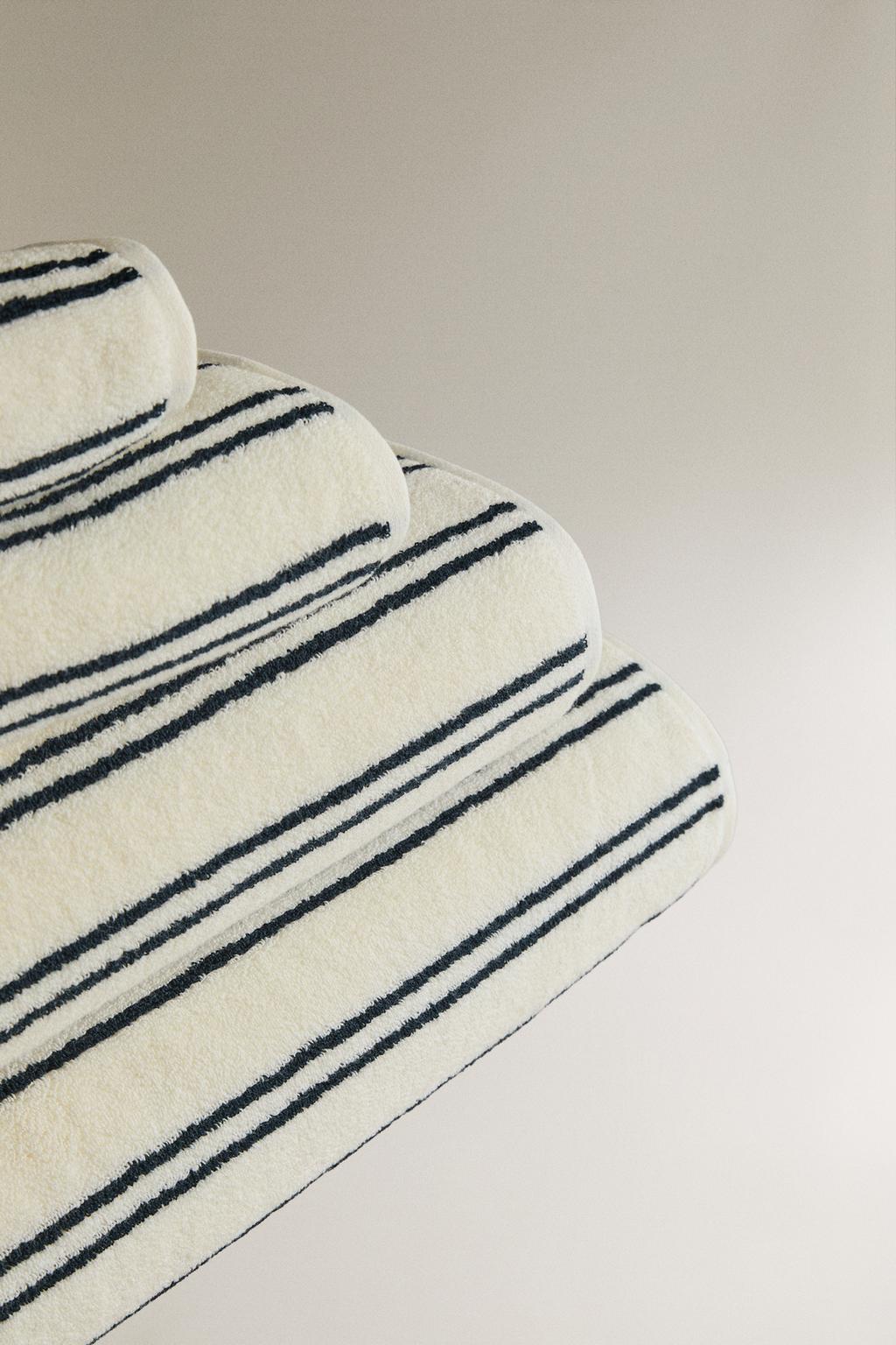 Полотенце для ванны с двойной полосой