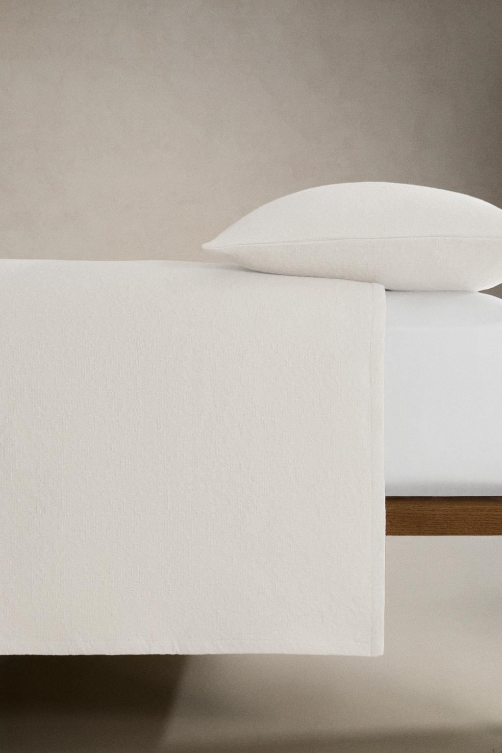 Покрывало из текстурированного жаккарда