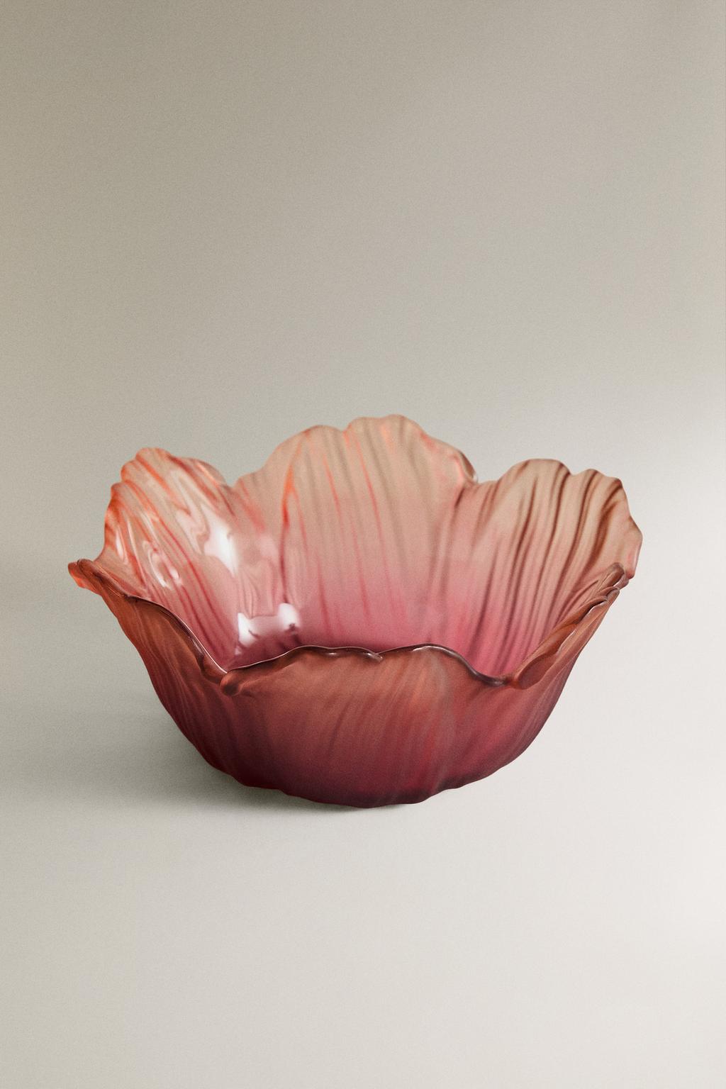 Большая стеклянная чаша в форме цветка