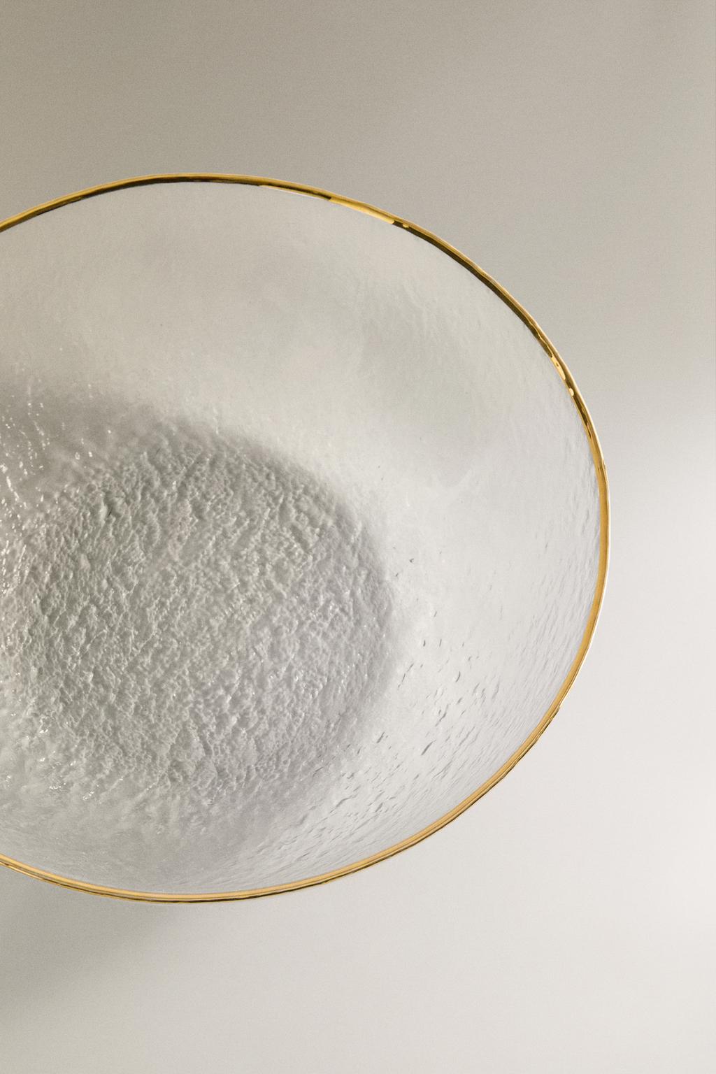 Стеклянная салатница с поднятым узором и золотым краем