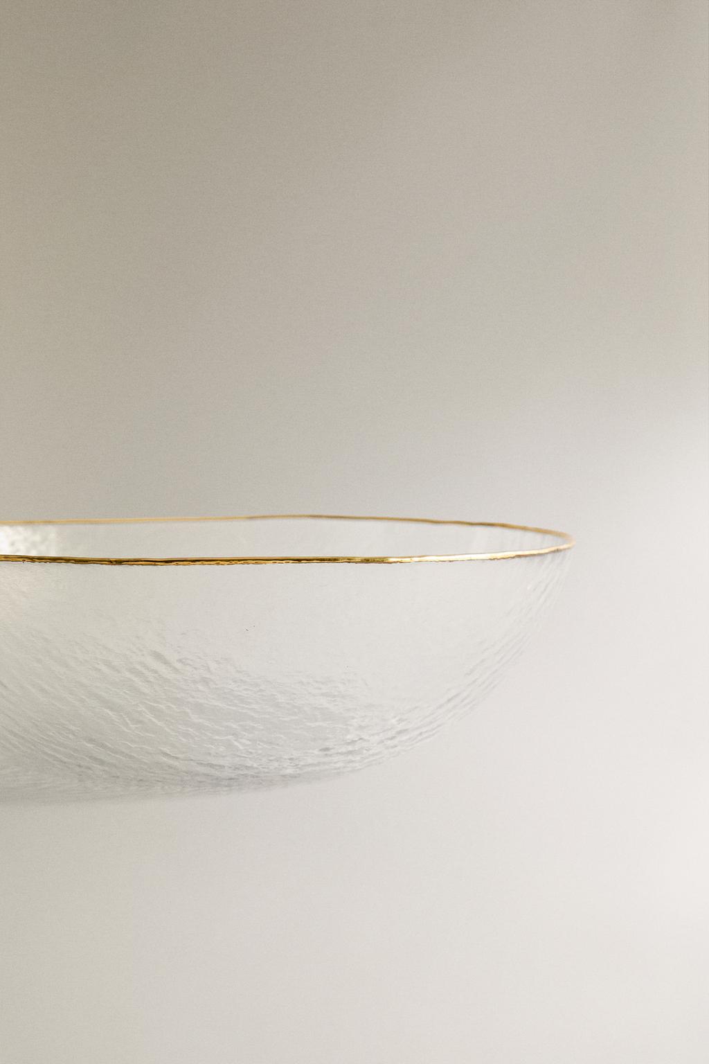 Стеклянная салатница с поднятым узором и золотым краем