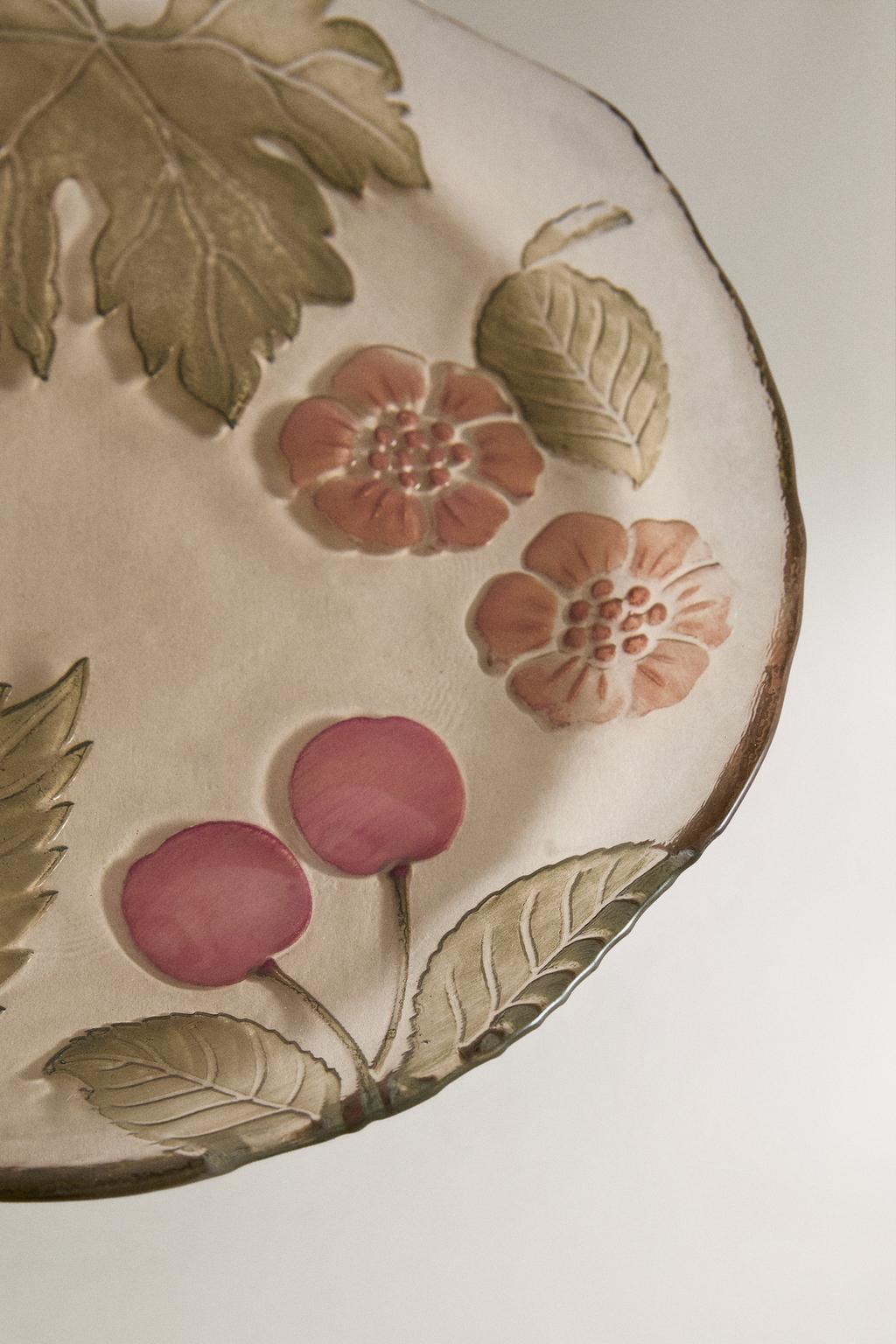 Стеклянная десертная тарелка с цветочным узором