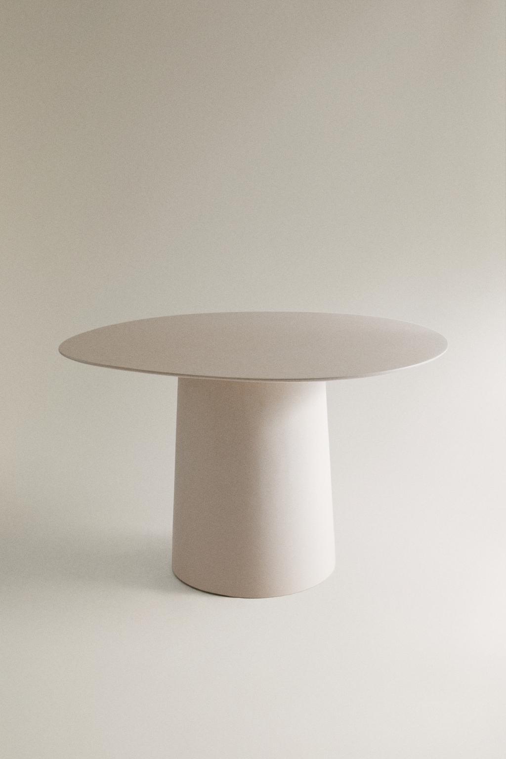 Круглый наружный цементный стол