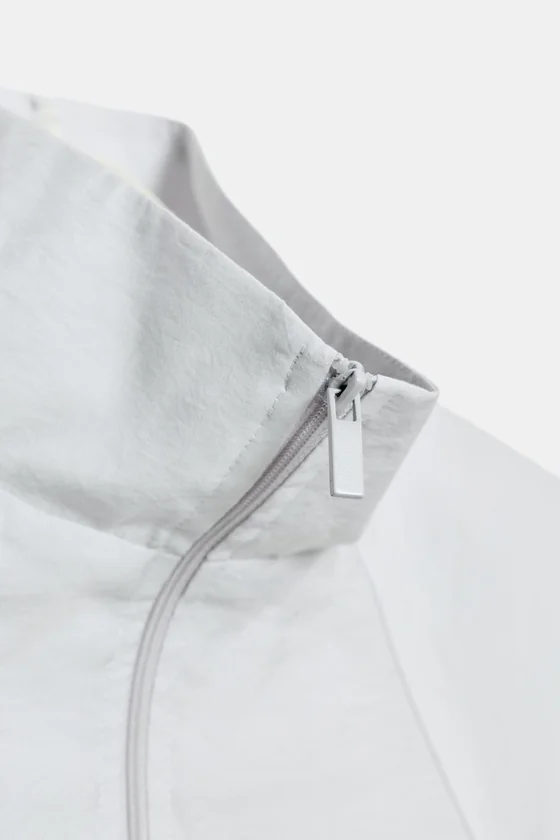УКОРОЧЕННАЯ КУРТКА СВОБОДНОГО КРОЯ