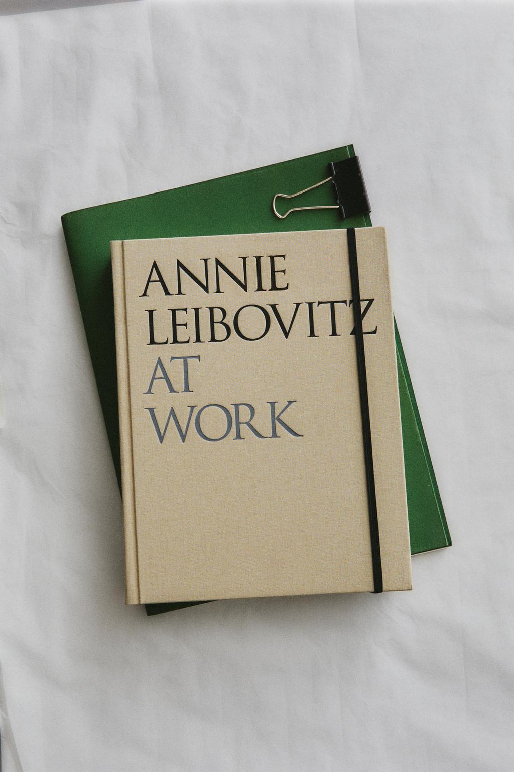 Книга «annie leibovitz: at work» (на английском)