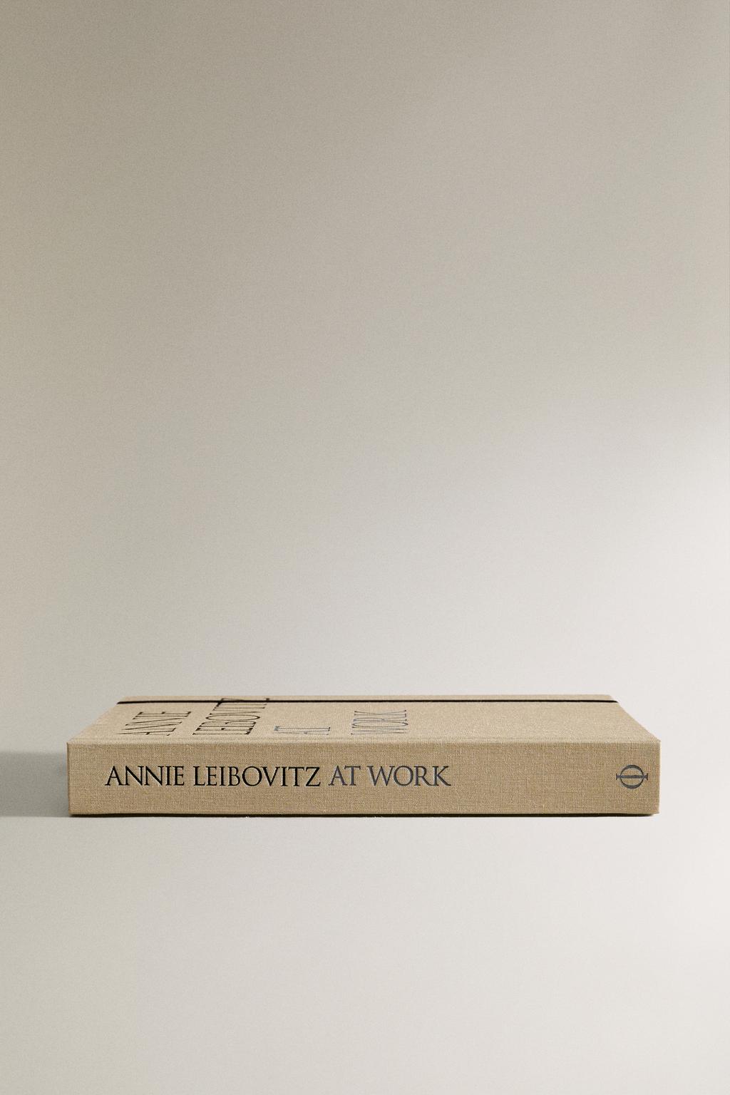 Книга «annie leibovitz: at work» (на английском)