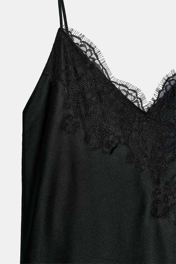 АТЛАСНОЕ ПЛАТЬЕ С КРУЖЕВОМ — коллекция Zara «ZW»