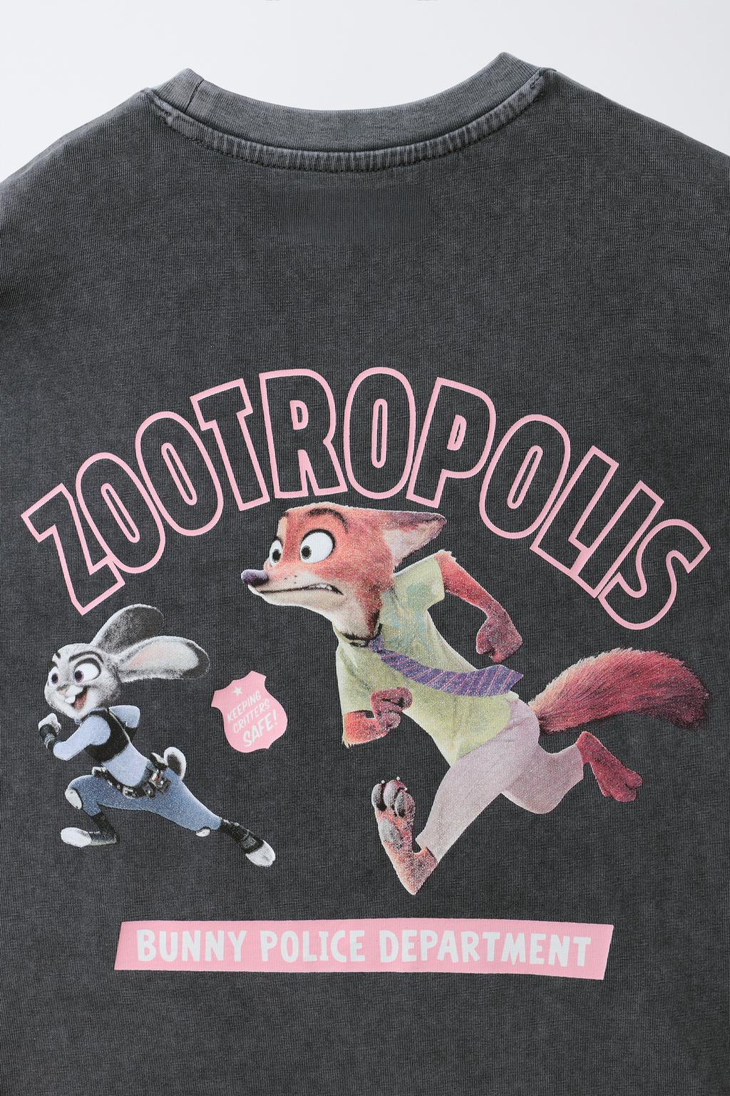 ФУТБОЛКА С ЭФФЕКТОМ ПОТЕРТОСТИ «ЗВЕРОПОЛИС» © DISNEY