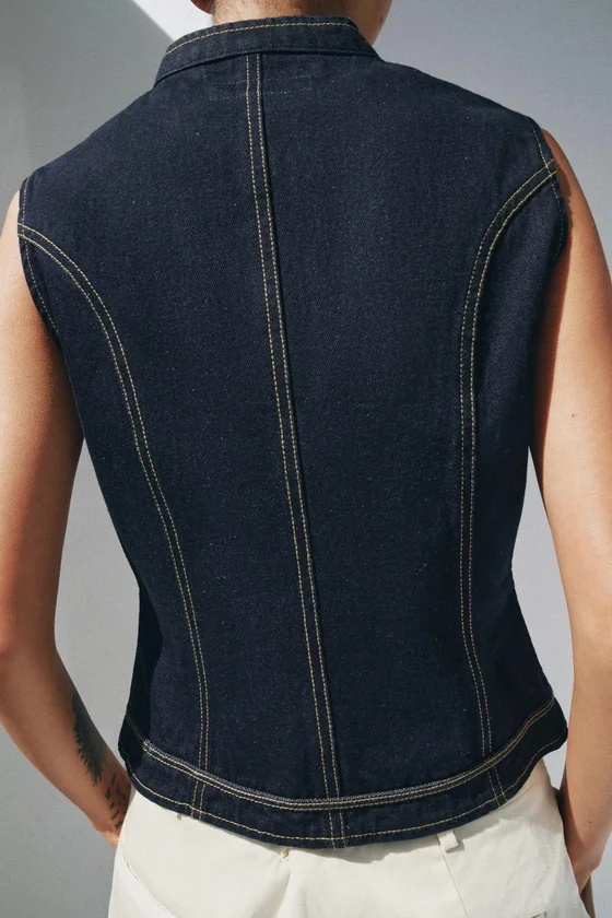 ДЖИНСОВЫЙ ЖИЛЕТ С ДЕКОРАТИВНОЙ СТРОЧКОЙ — коллекция Zara «ZW»