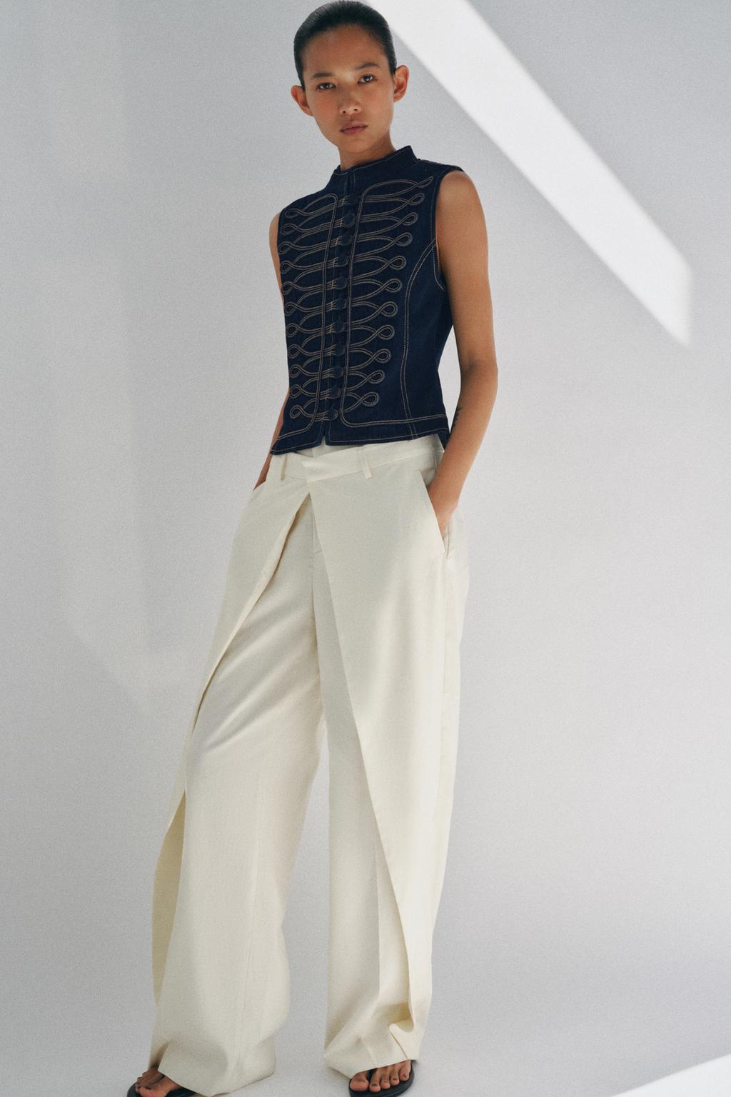 ДЖИНСОВЫЙ ЖИЛЕТ С ДЕКОРАТИВНОЙ СТРОЧКОЙ — ZW COLLECTION