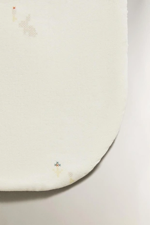 Детский слюнявчик с вышитым плечом- Заказать в России