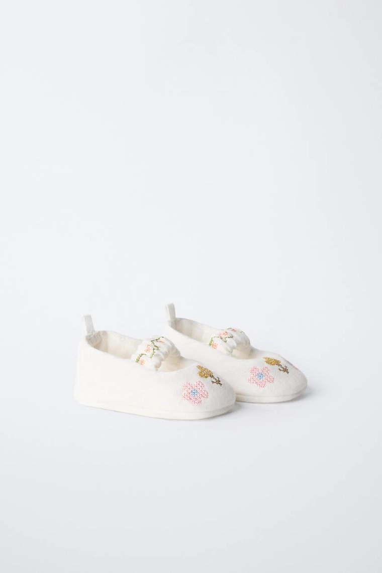 Ботильоны с цветочной вышивкой