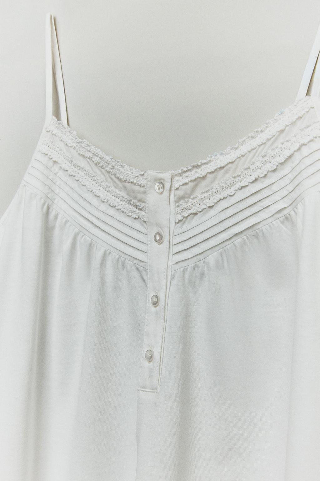 Ночная сорочка из хлопка с вышивкой