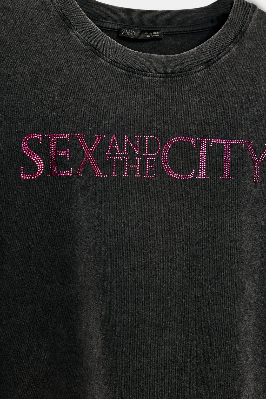 ФУТБОЛКА С ЭФФЕКТОМ ПОТЕРТОСТИ SEX & THE CITY™