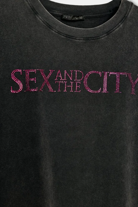 ФУТБОЛКА С ЭФФЕКТОМ ПОТЕРТОСТИ SEX & THE CITY™