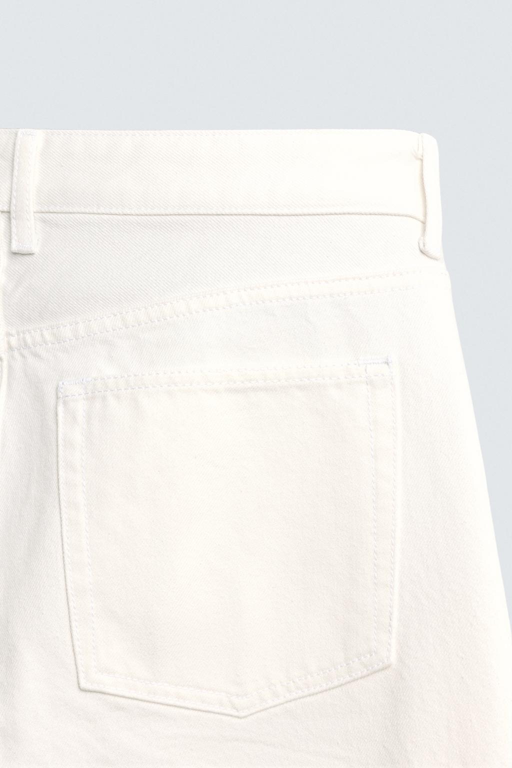 ДЖИНСЫ STRAIGHT FIT С НЕОБРАБОТАННЫМ КРАЕМ