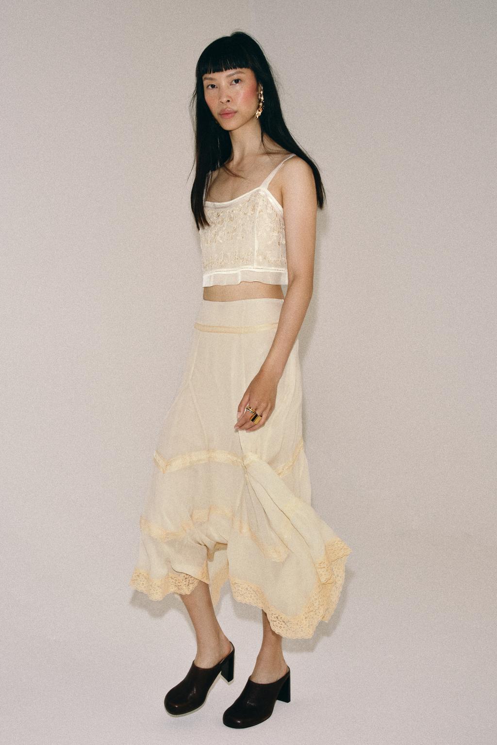 КОРОТКИЙ ТОП С ВЫШИВКОЙ — коллекция Zara «ZW»