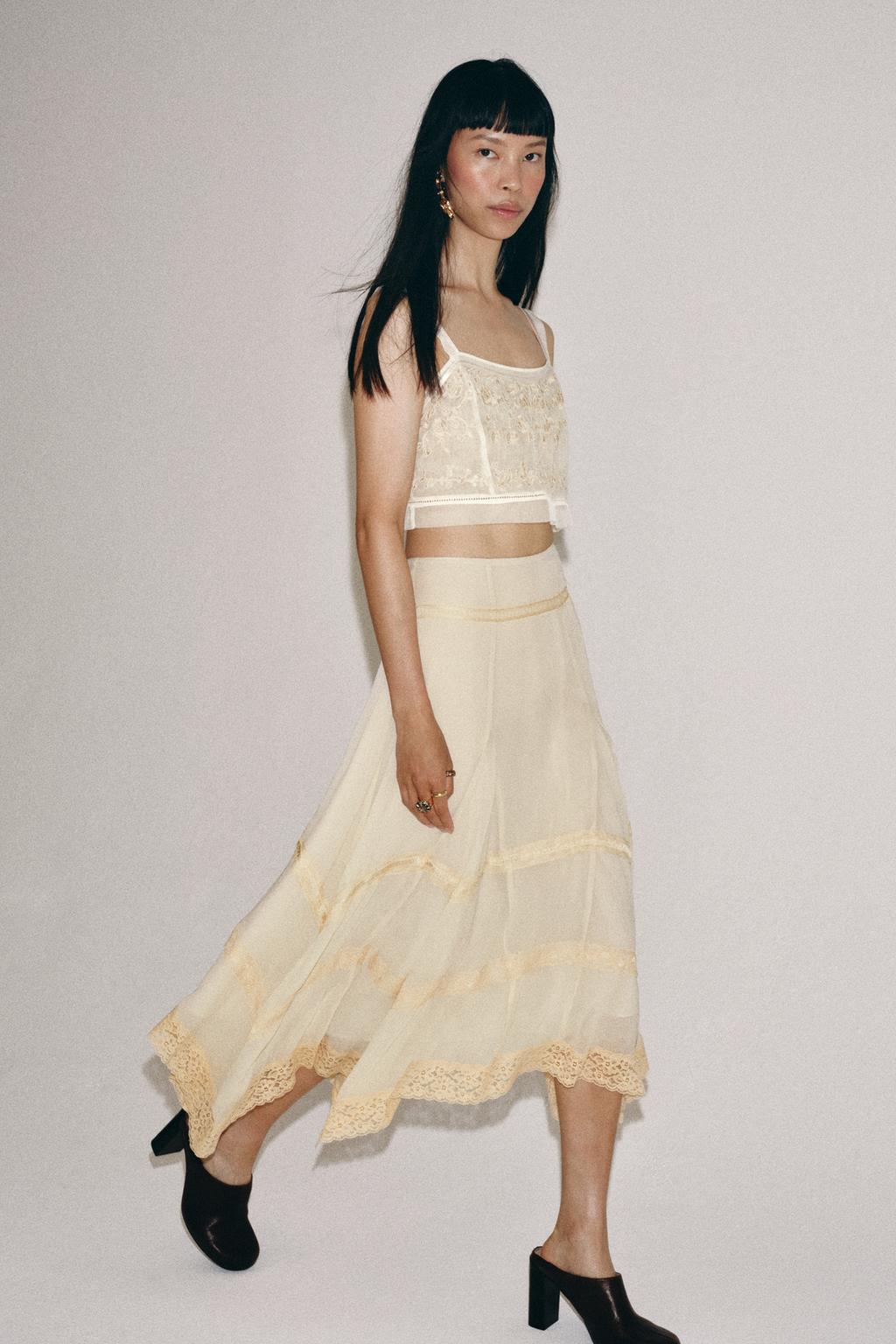 КОРОТКИЙ ТОП С ВЫШИВКОЙ — коллекция Zara «ZW»