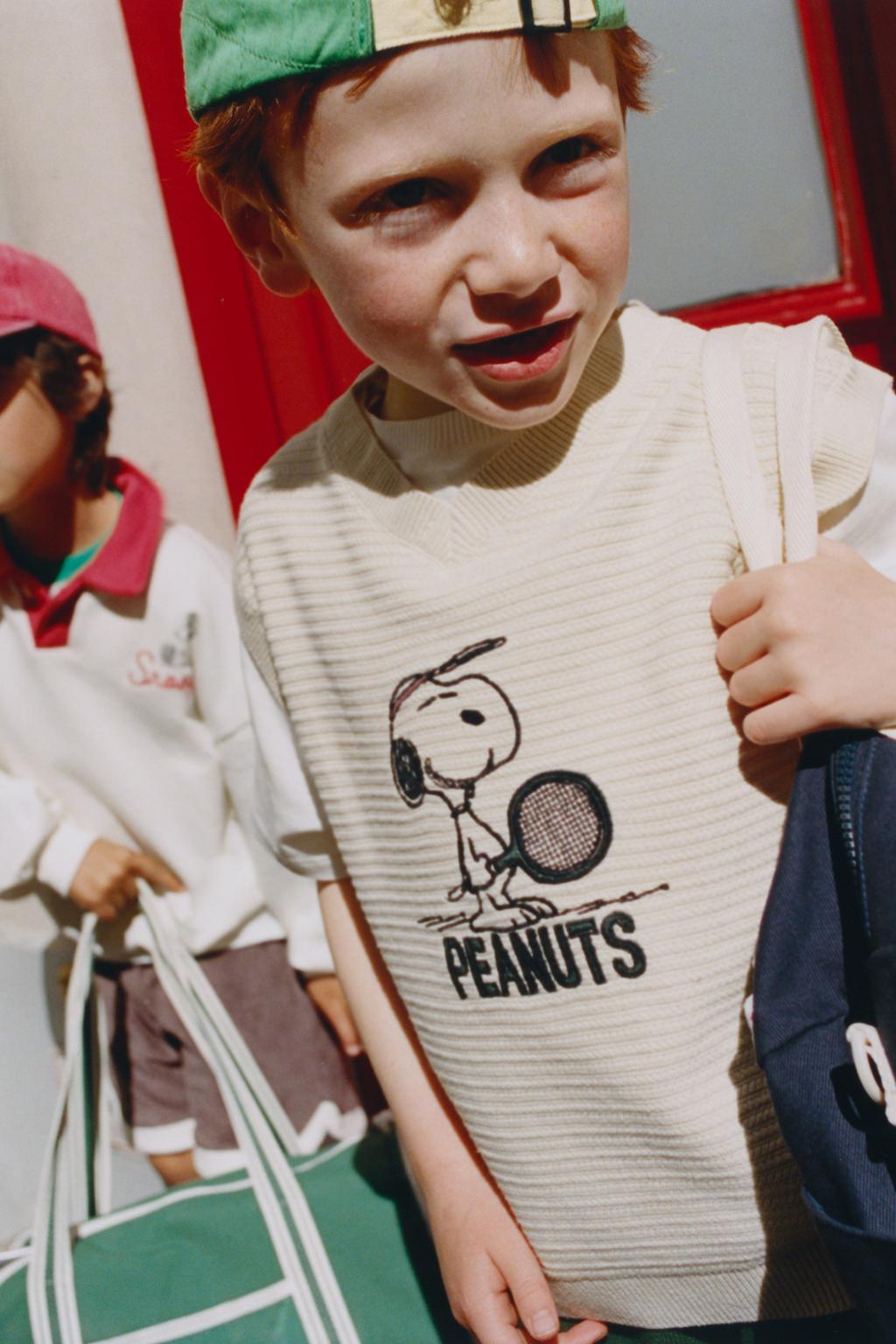 ВЯЗАНЫЙ ЖИЛЕТ С ВЫШИВКОЙ SNOOPY PEANUTS™