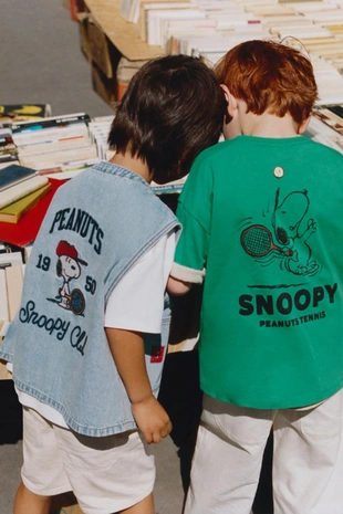 Футболка с принтом Snoopy Peanuts™- Заказать в России