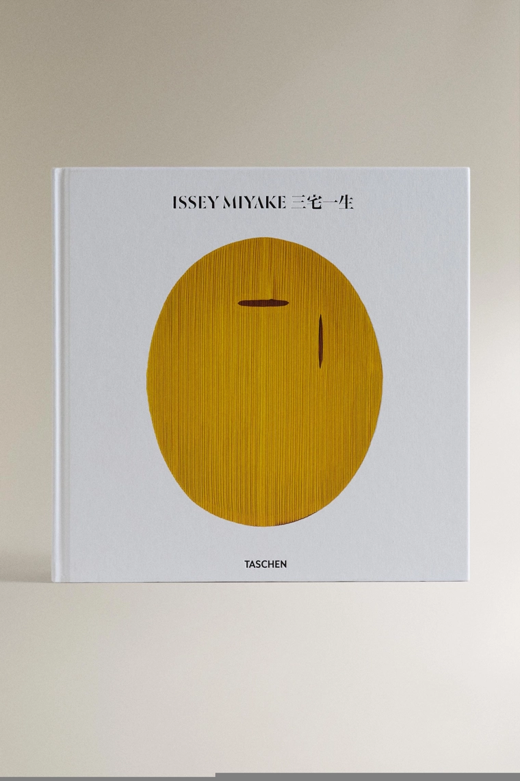 Книга issey miyake на английском