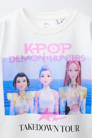 Футболка с принтом «Kpop Demon Hunters» © Netflix- Заказать в России