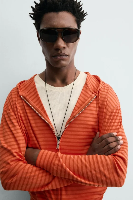 ХУДИ В ПОЛОСКУ