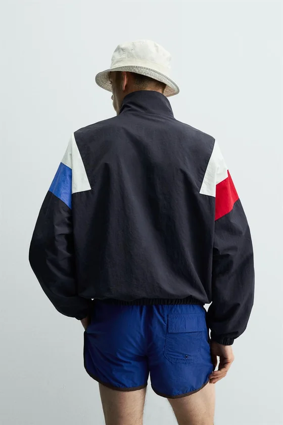 КУРТКА В СТИЛЕ РЕТРО ИЗ ВЫСОКОТЕХНОЛОГИЧНОЙ ТКАНИ COLOR BLOCK