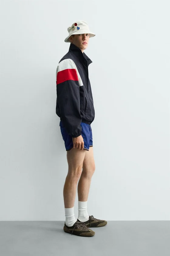 КУРТКА В СТИЛЕ РЕТРО ИЗ ВЫСОКОТЕХНОЛОГИЧНОЙ ТКАНИ COLOR BLOCK