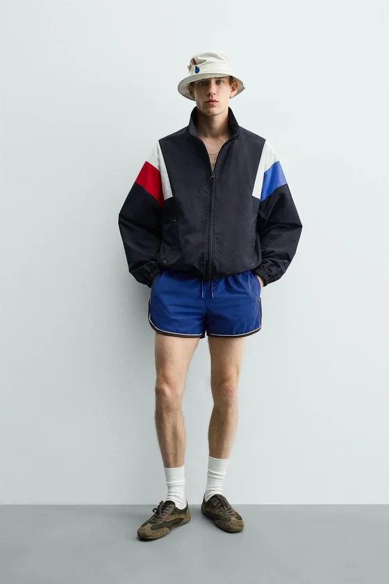 КУРТКА В СТИЛЕ РЕТРО ИЗ ВЫСОКОТЕХНОЛОГИЧНОЙ ТКАНИ COLOR BLOCK