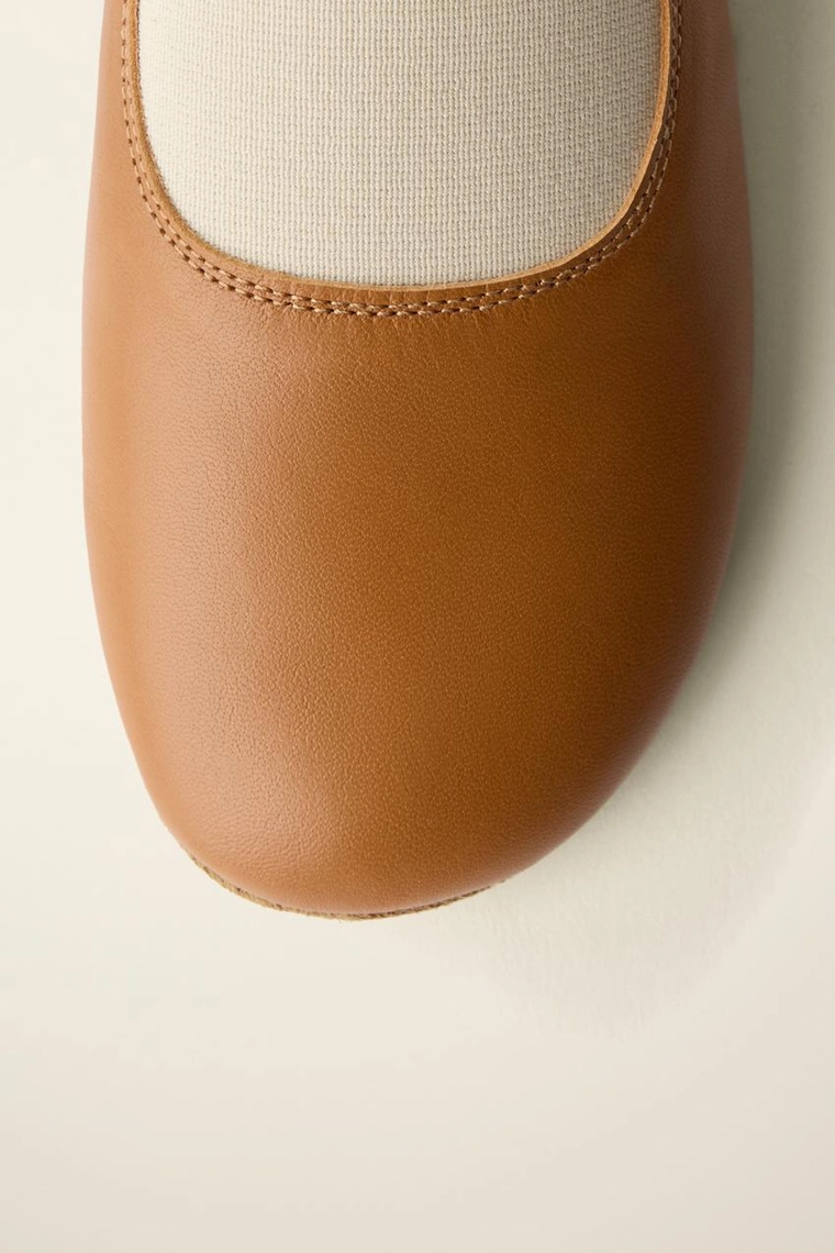 Кожаные балетки от caramel london x zara