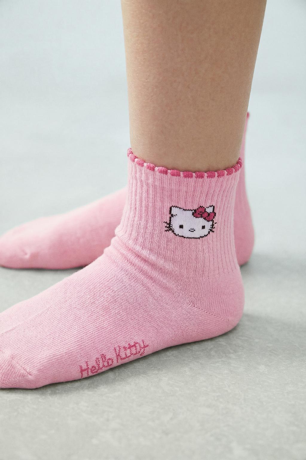 НАБОР ИЗ ТРЕХ СРЕДНИХ НОСКОВ HELLO KITTY AND FRIENDS © SANRIO
