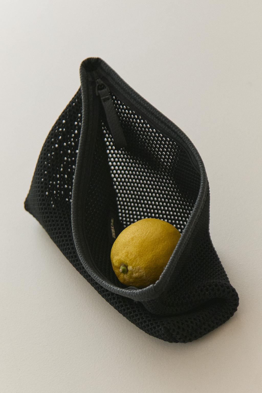 Вязаная косметичка