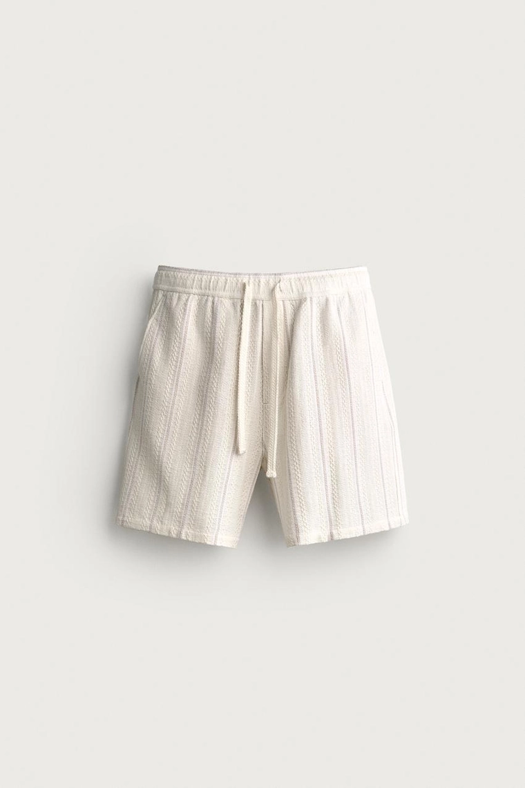ШОРТЫ КЛАССИЧЕСКОГО КРОЯ ИЗ РЕЛЬЕФНОЙ ТКАНИ