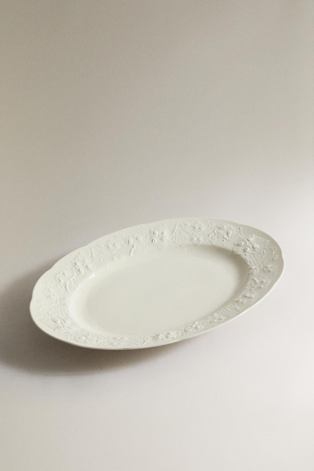 Фарфоровое овальное сервировочное блюдо grape porcelain