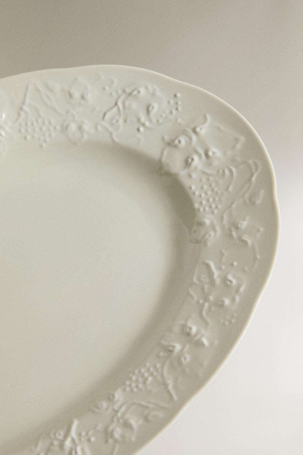 Фарфоровое овальное сервировочное блюдо grape porcelain