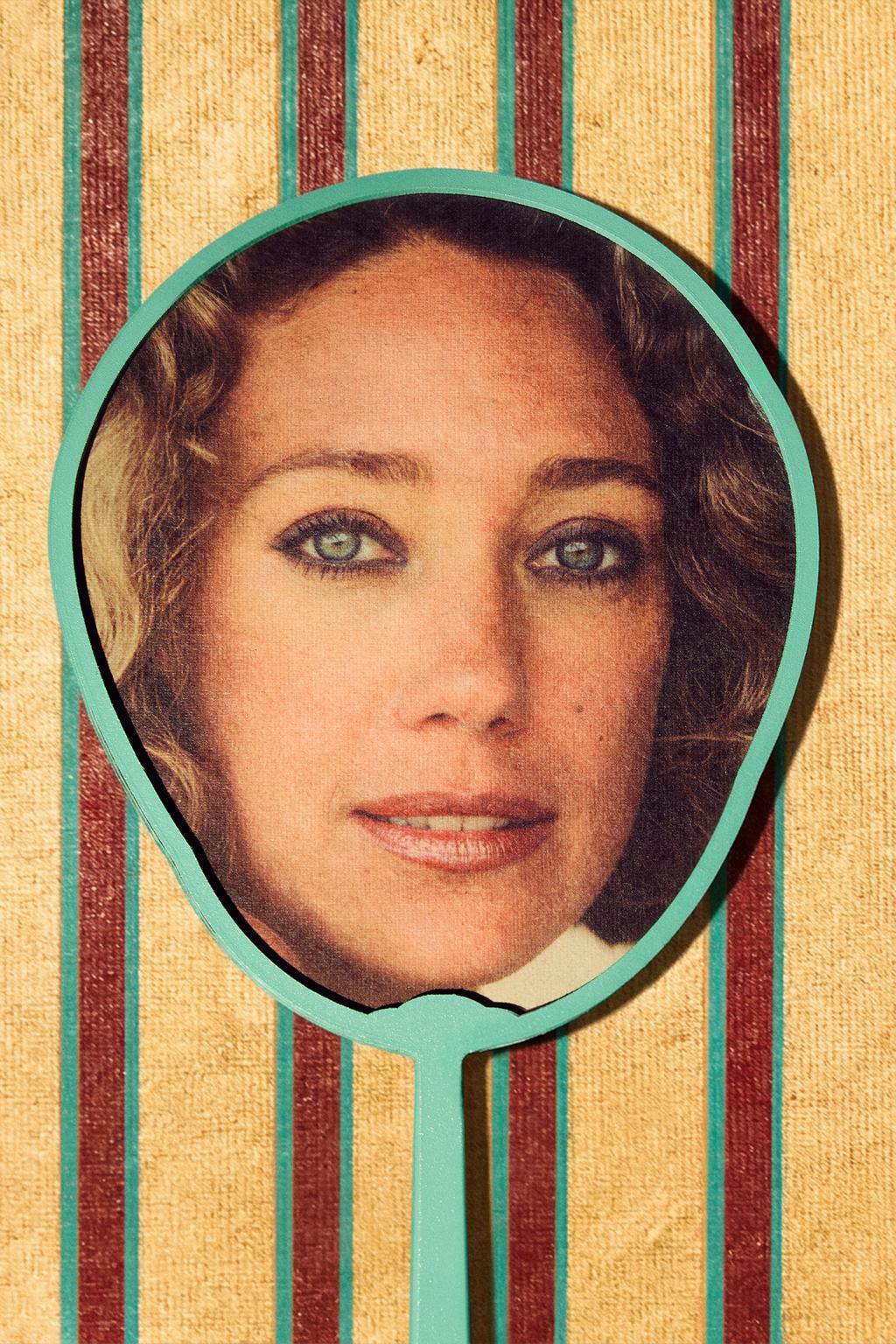 Веер из бумаги с изображением лица marisa berenson