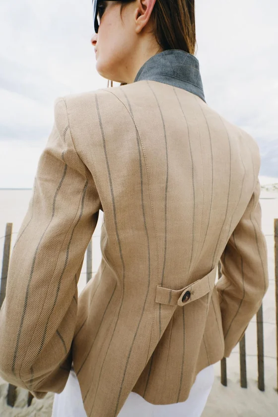 БЛЕЙЗЕР В ПОЛОСКУ ИЗ СМЕСОВОГО ЛЬНА — коллекция Zara «ZW»