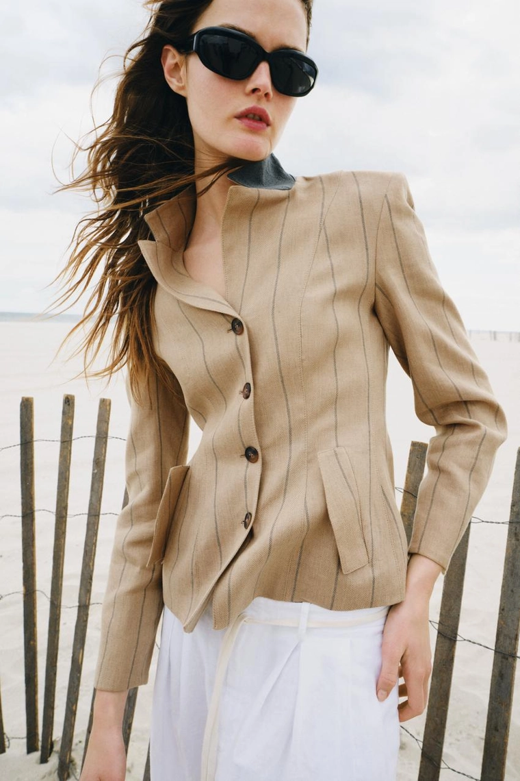 БЛЕЙЗЕР В ПОЛОСКУ ИЗ СМЕСОВОГО ЛЬНА — коллекция Zara «ZW»