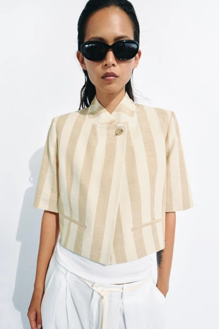 Укороченный блейзер с короткими рукавами — коллекция Zara «Zw»- Заказать в России